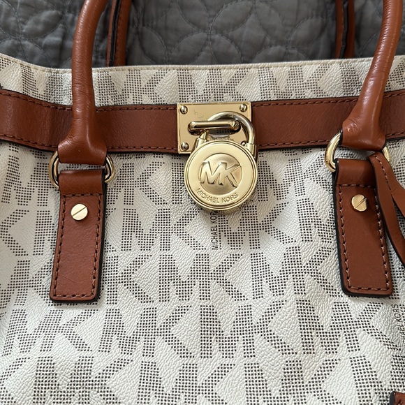 Michael Kors Hamilton Bag - Picture 4 of 7